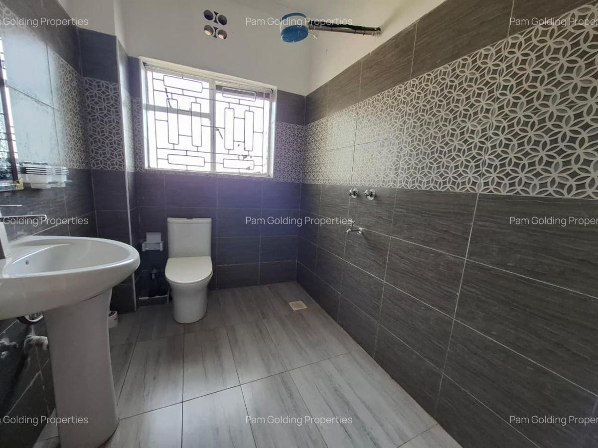 6 Bed House at Ridgeways Drive - 6