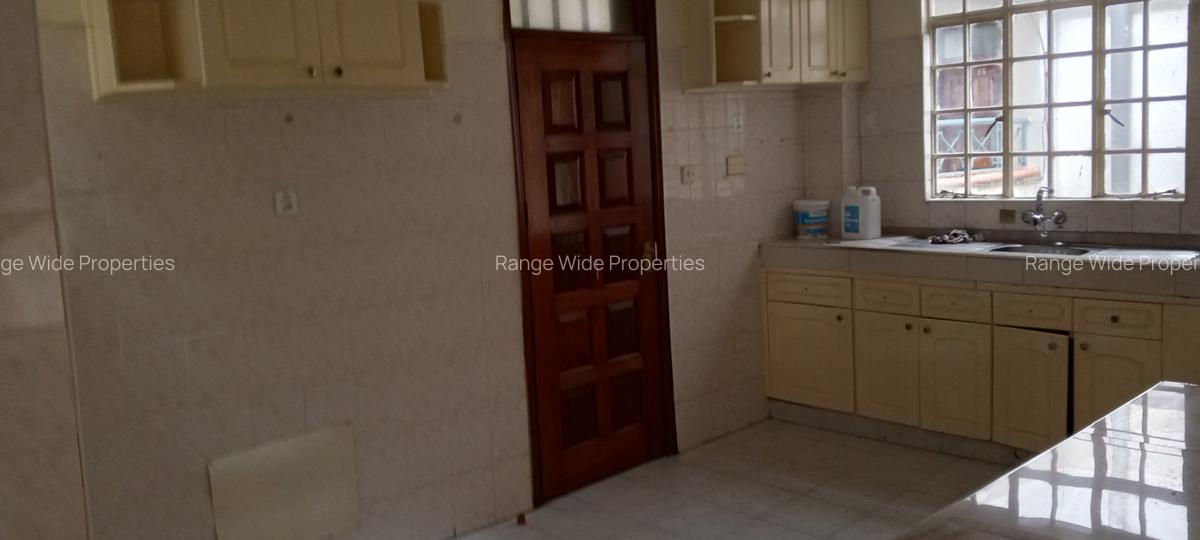 3 Bed Apartment with En Suite in Lavington - 15