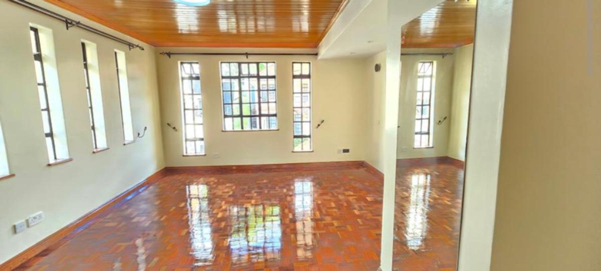 5 Bed Townhouse with En Suite in Lavington - 10