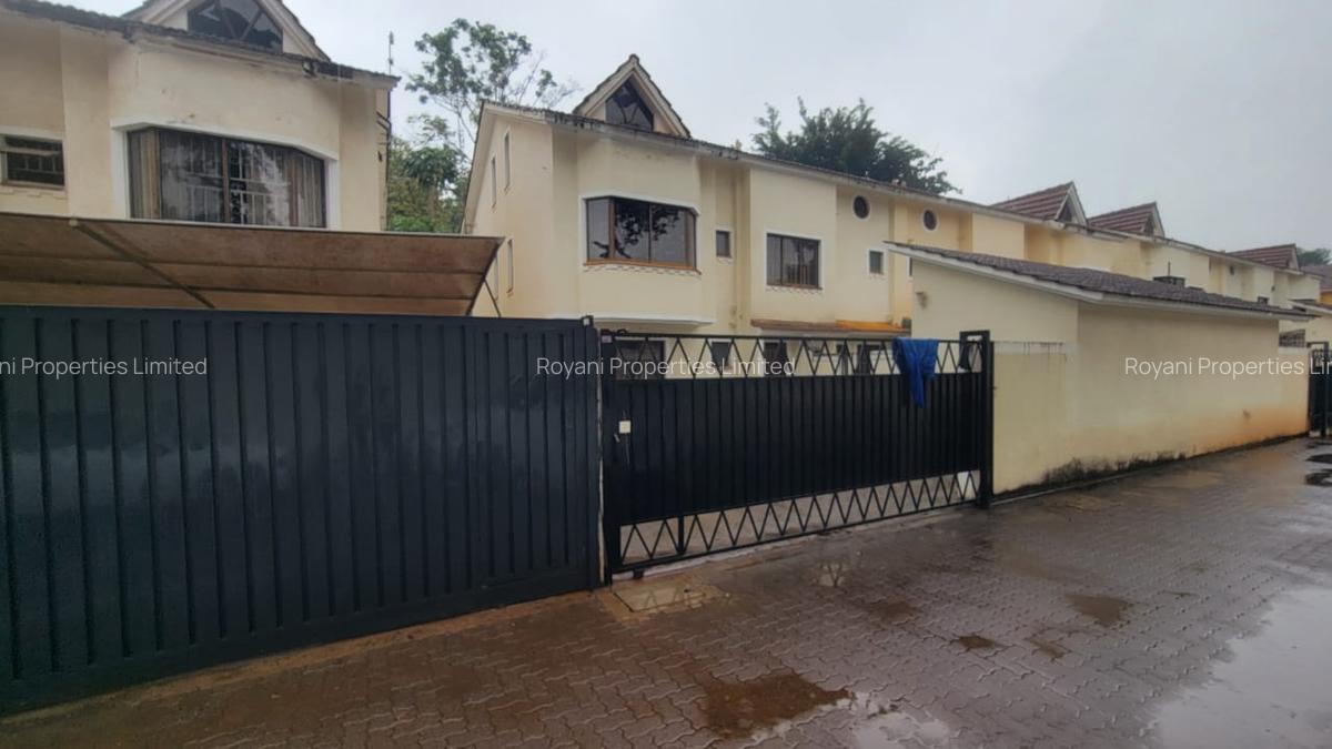 5 Bed House with En Suite in Lavington - 19