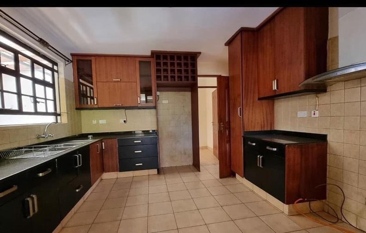 4 Bed Townhouse with En Suite in Lavington - 5