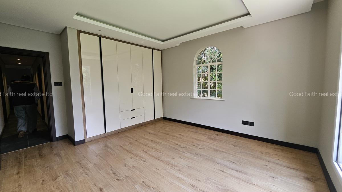 5 Bed House with En Suite in Runda - 15