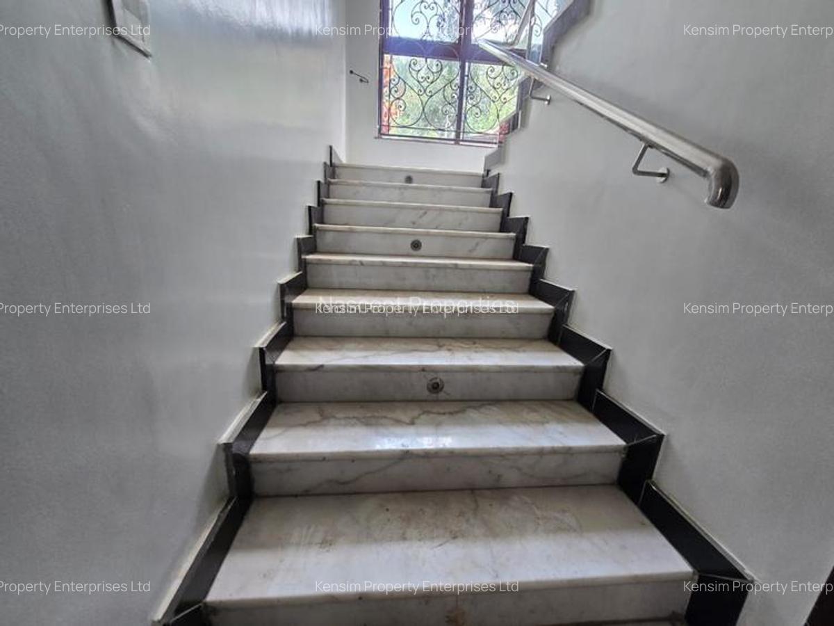 5 Bed Townhouse with En Suite in Kilimani - 18