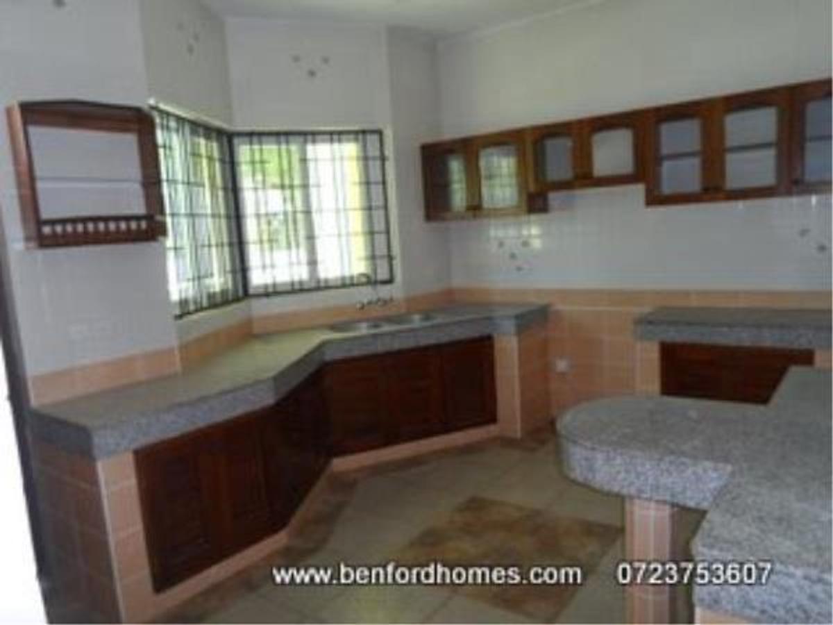 Furnished 3 Bed Apartment with En Suite at Area - 6