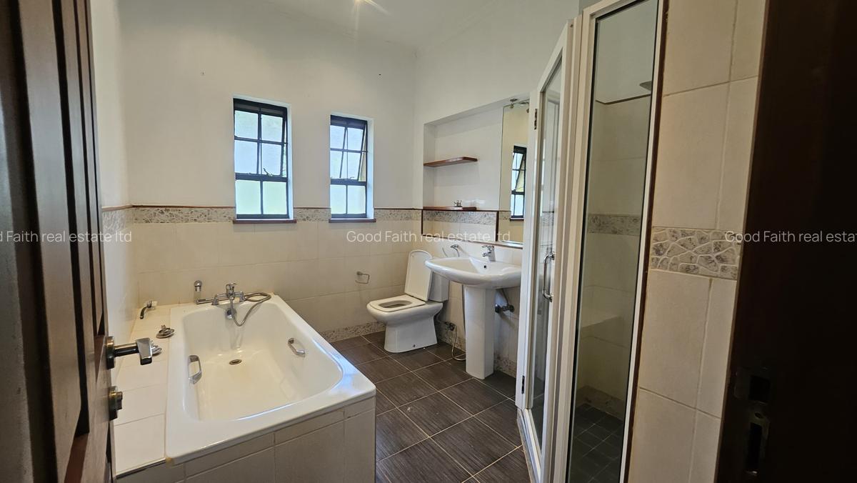 5 Bed House with En Suite in Runda - 13