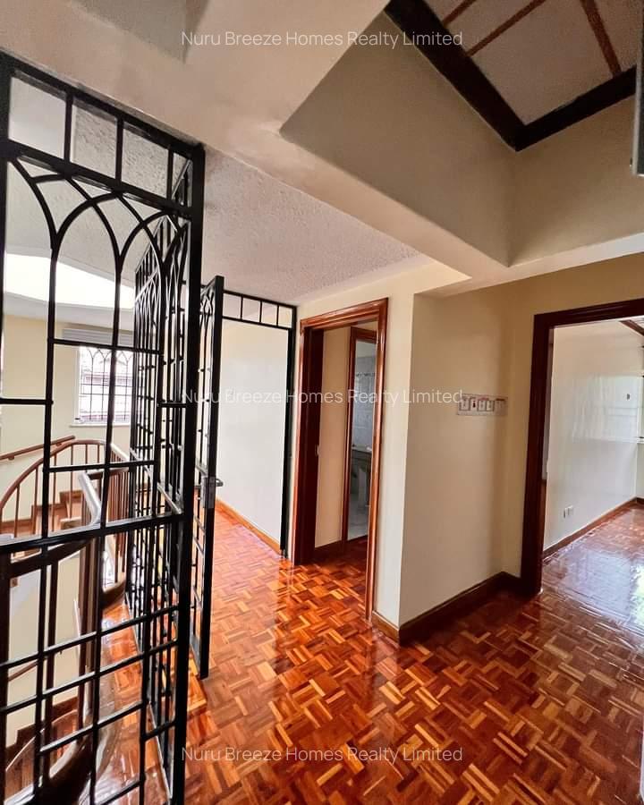 4 Bed Townhouse with En Suite in Lavington - 19