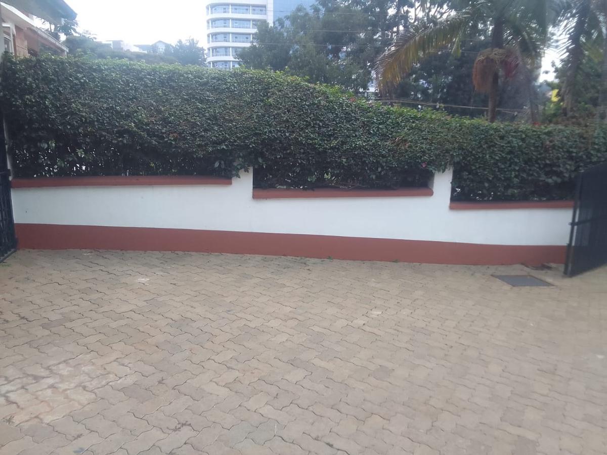 4 Bed Villa with En Suite in Brookside - 6