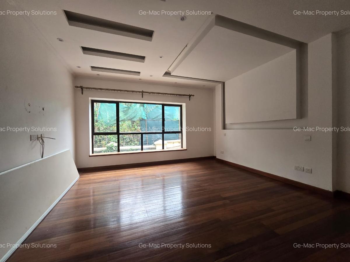 4 Bed Townhouse with En Suite in Lavington - 9