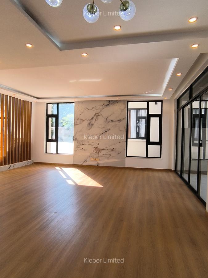 5 Bed Villa with En Suite in Lavington - 8