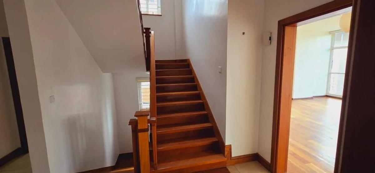 5 Bed Townhouse with En Suite in Lavington - 4