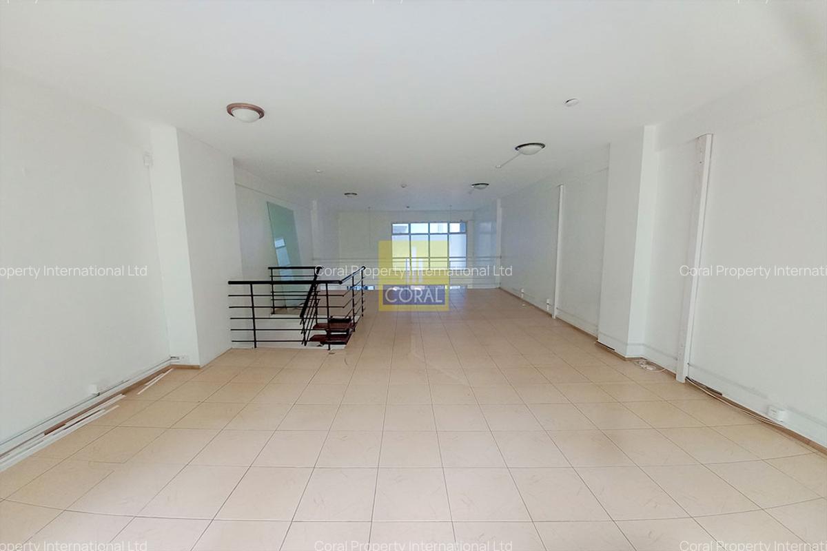 2,000 ft² Shop with Backup Generator in Westlands Area - 9