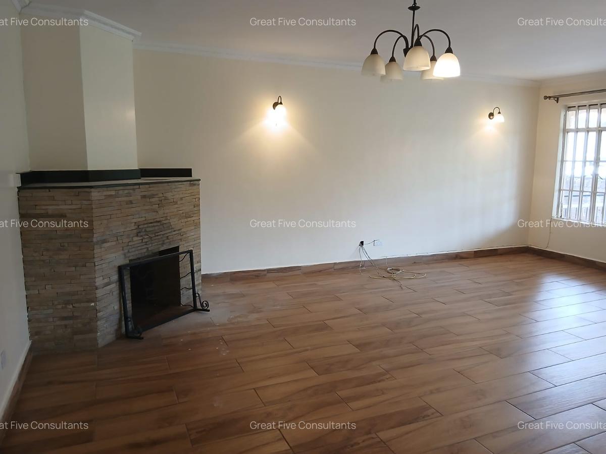 4 Bed Villa with En Suite in Rosslyn - 11