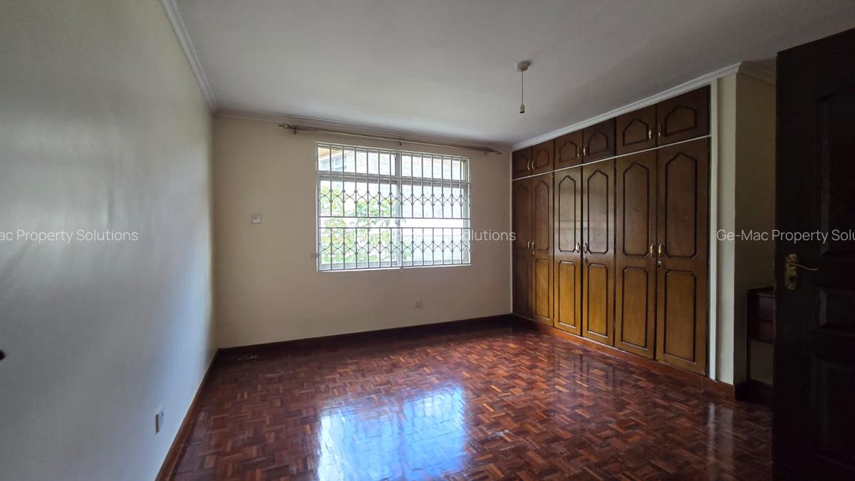 4 Bed House with En Suite in Lavington - 6