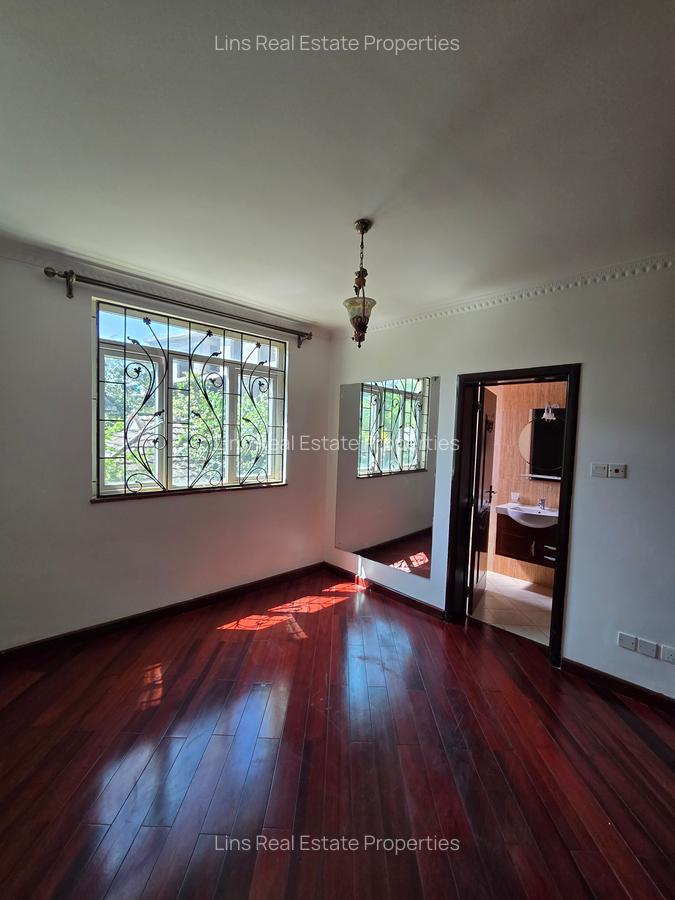 5 Bed Townhouse with En Suite in Lavington - 13