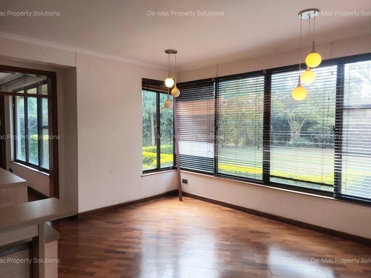 4 Bed House with En Suite in Garden Estate - 8