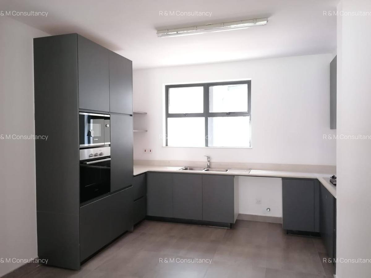 4 Bed Villa with En Suite at Two Rivers Mall - 15