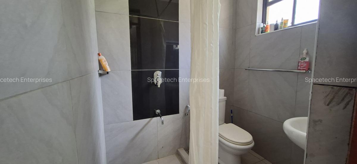 5 Bed Townhouse with En Suite in Kyuna - 12