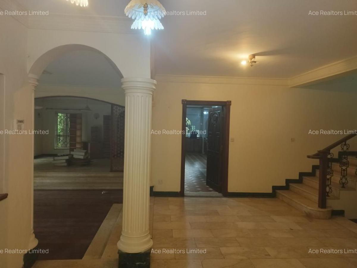 4 Bed Townhouse with En Suite at Hillview - 2