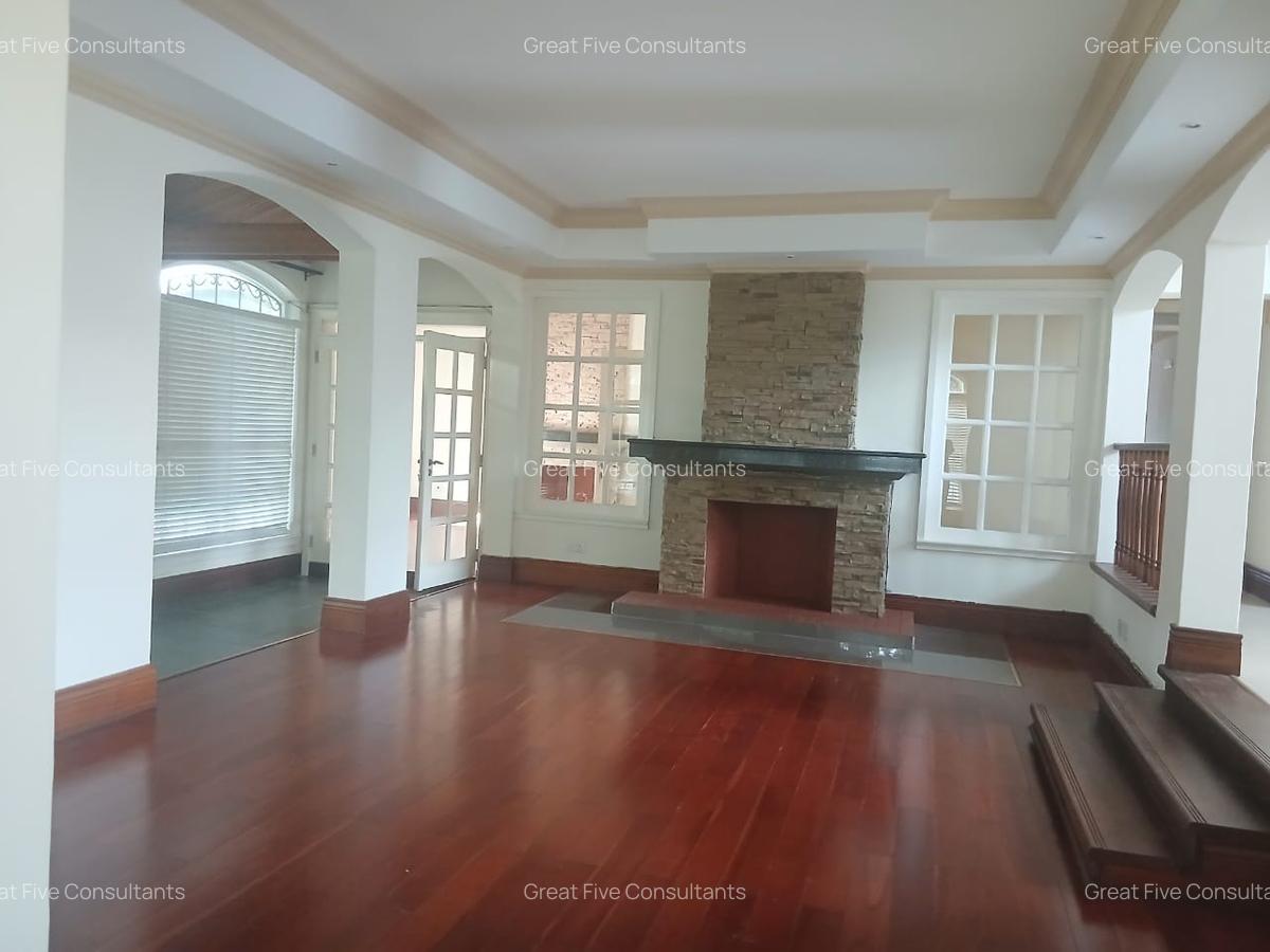 5 Bed Villa with En Suite in Rosslyn - 6