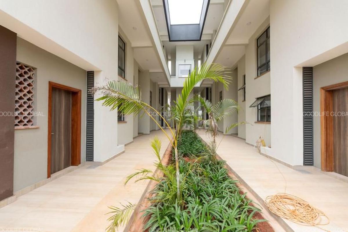 4 Bed Apartment with En Suite at Rosslyn - 2