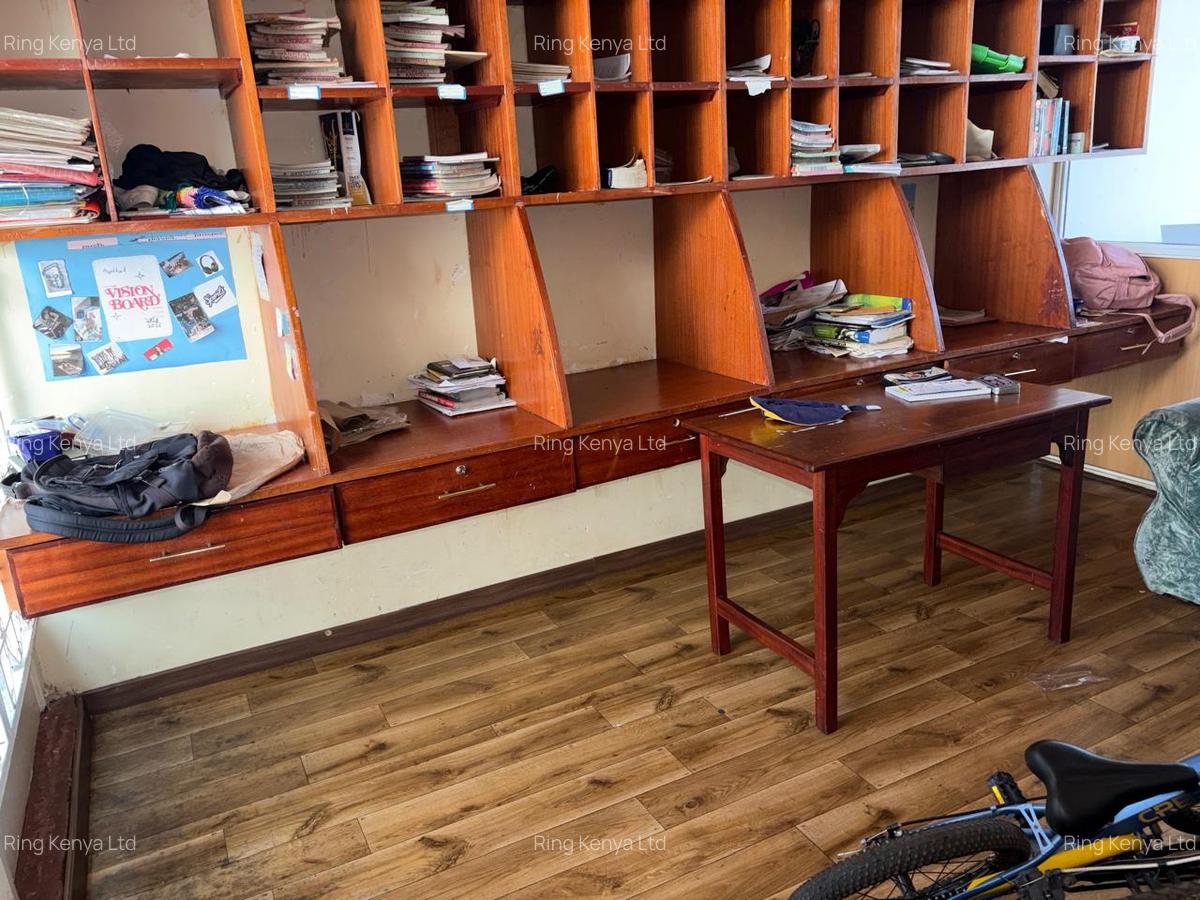 4 Bed House with En Suite in Lavington - 16