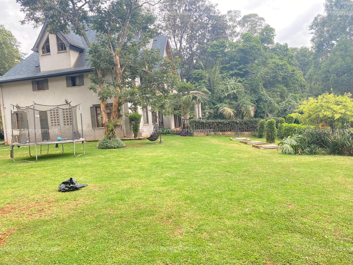 5 Bed Villa with En Suite in Spring Valley - 1