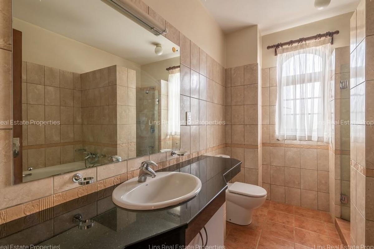 Serviced 3 Bed Apartment with En Suite in Riverside - 9