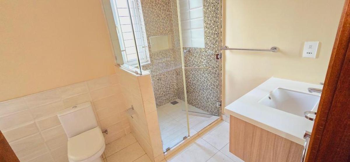 5 Bed Townhouse with En Suite in Lavington - 7