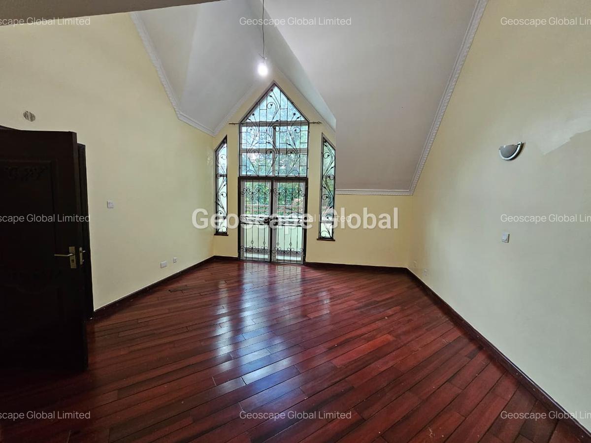 5 Bed House with En Suite in Lavington - 5