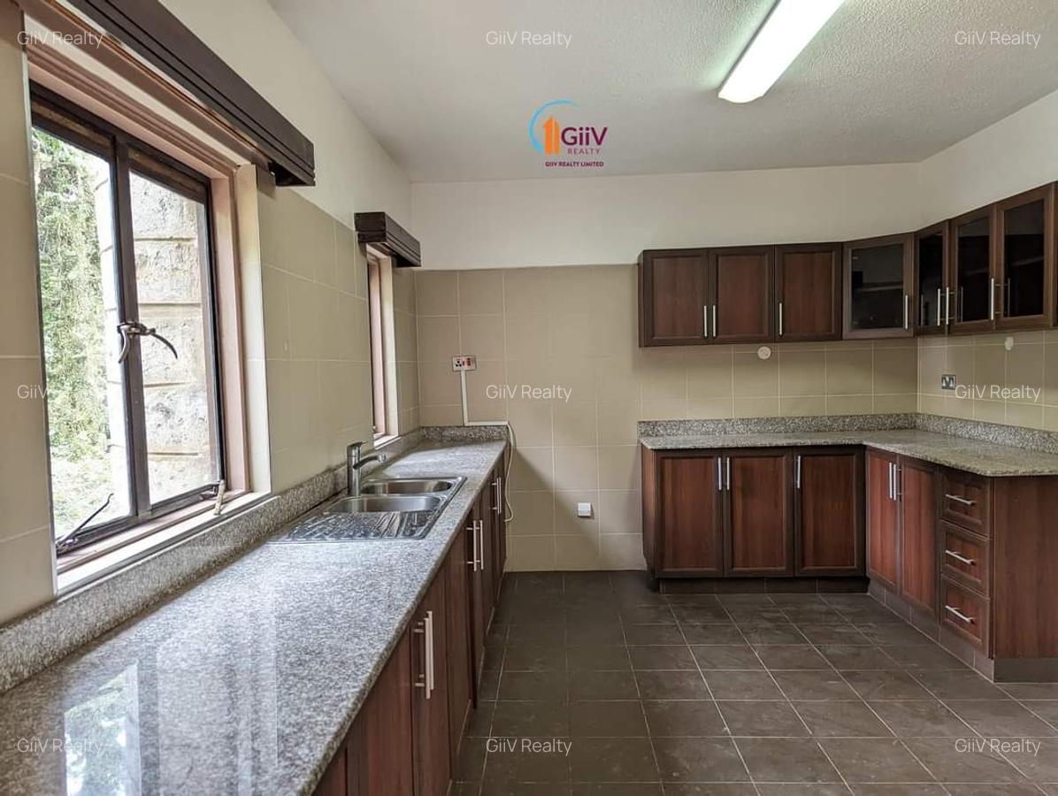 4 Bed Apartment with Swimming Pool in Riverside - 6