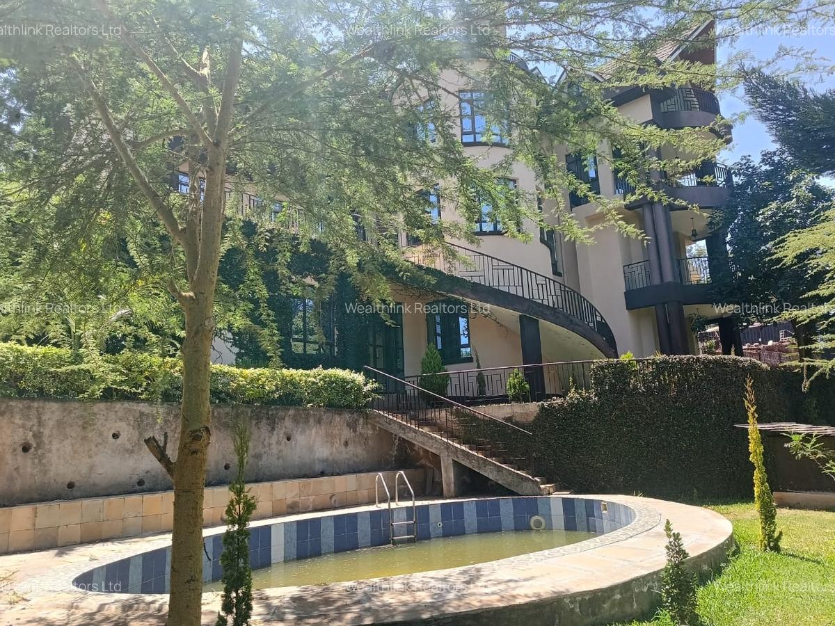 7 Bed House with En Suite at Nyari - 3