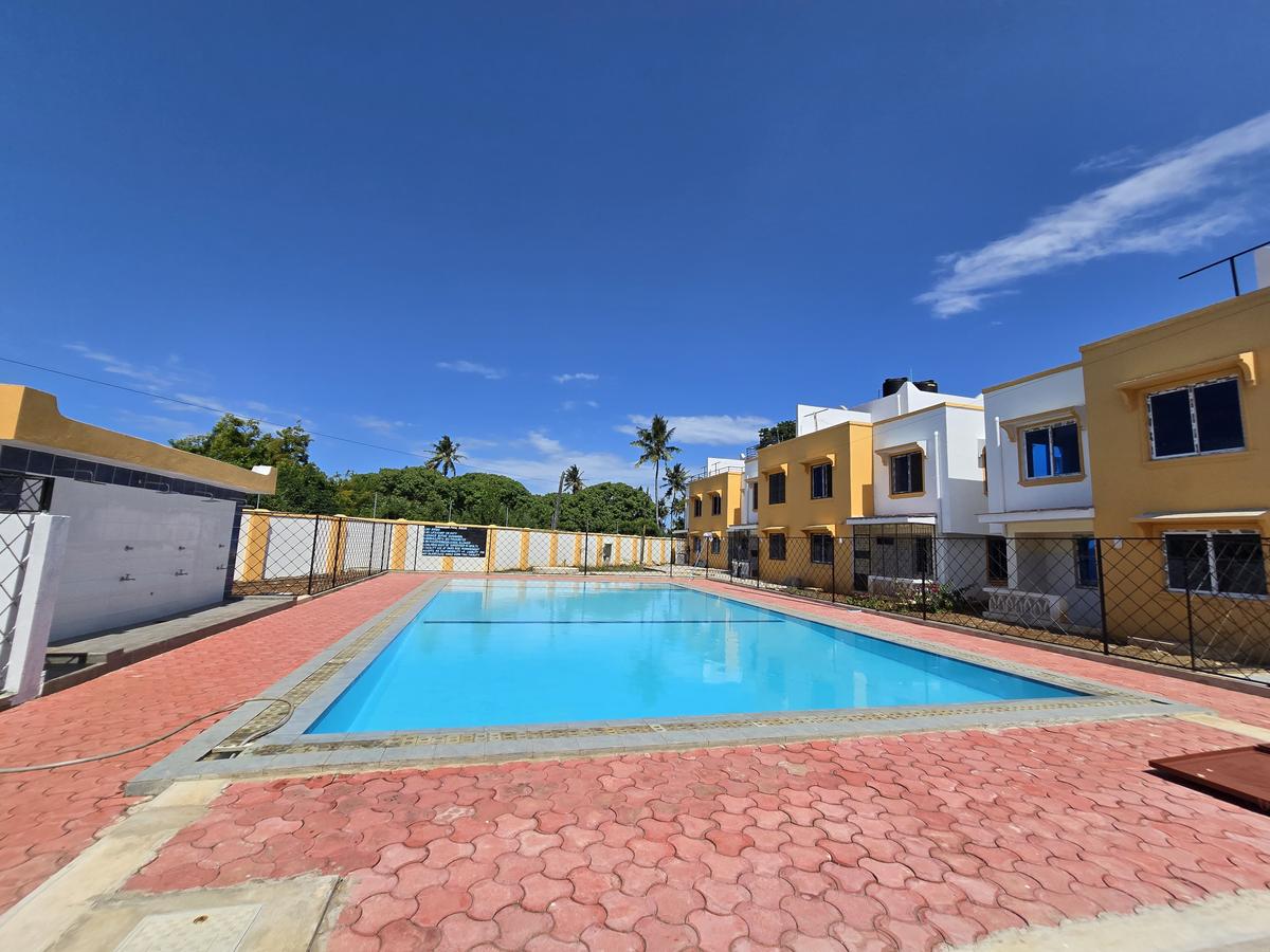 3 Bed Townhouse with En Suite at Mombasa Malindi Highway - 13