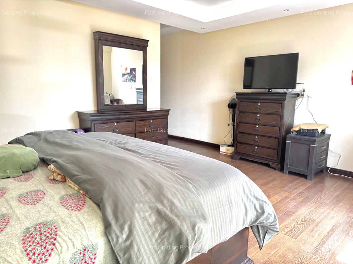 Furnished 3 Bed Apartment with En Suite in Riverside - 10