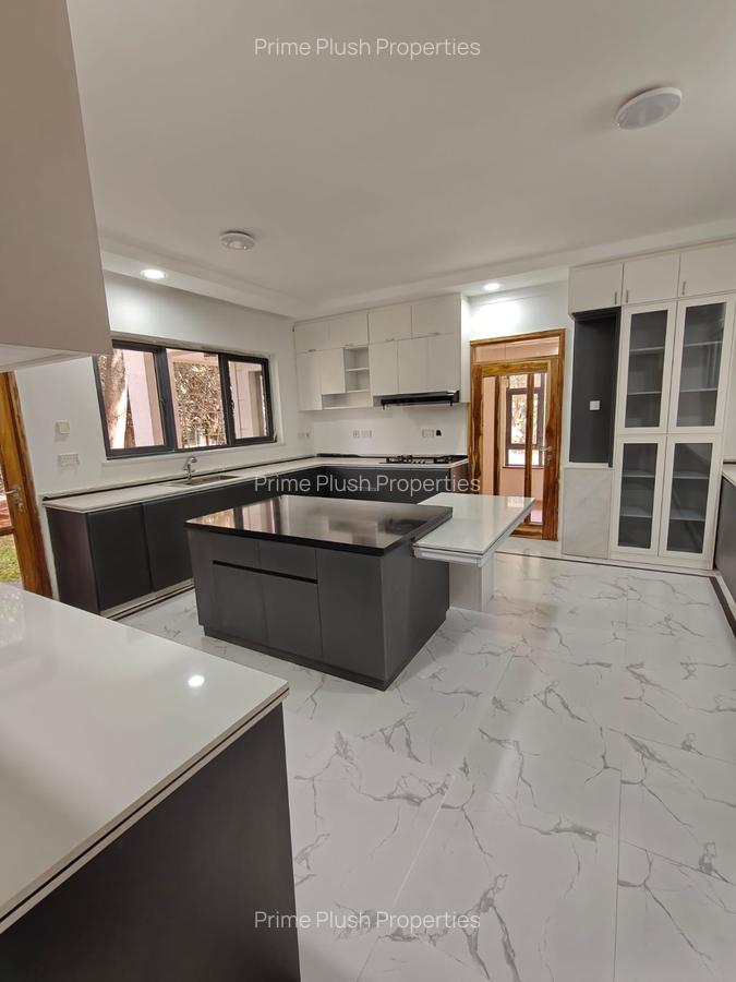 9 Bed House with En Suite in Karen - 3