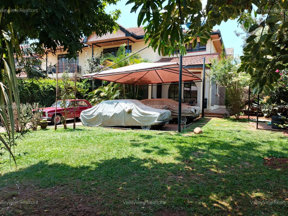 4 Bed Townhouse with En Suite at Lavington - 1