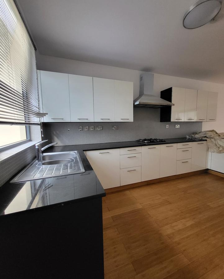 4 Bed Villa with Swimming Pool in Garden Estate - 9