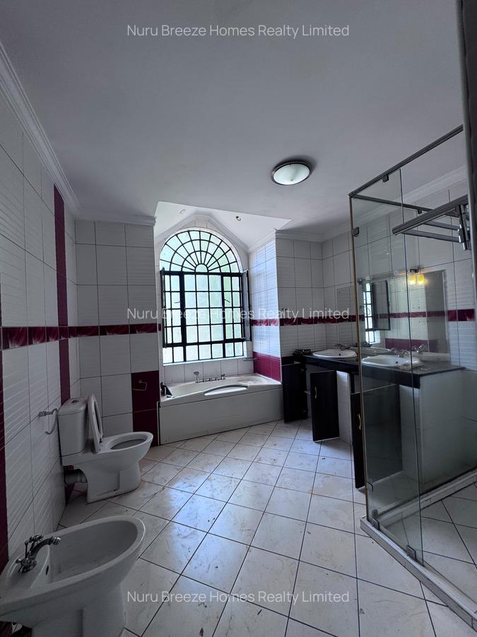 5 Bed Townhouse with En Suite in Runda - 12