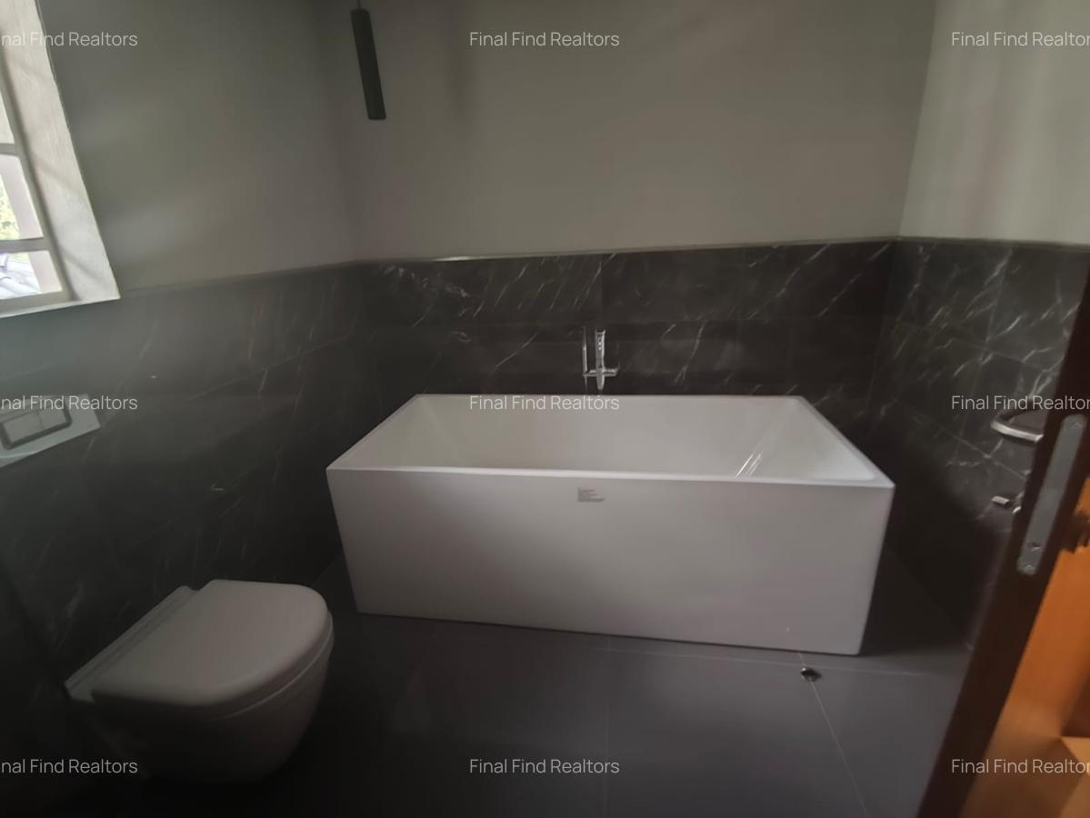 5 Bed House with En Suite in Runda - 19