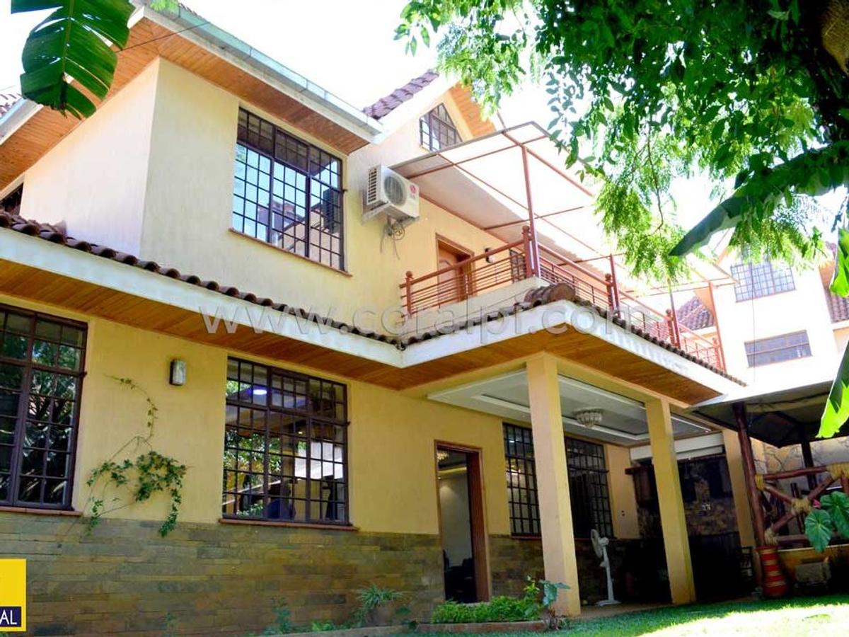 6 Bed House with En Suite in Lavington - 2