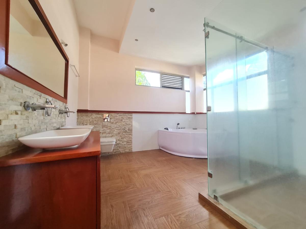 5 Bed Townhouse with En Suite at Karen - 19