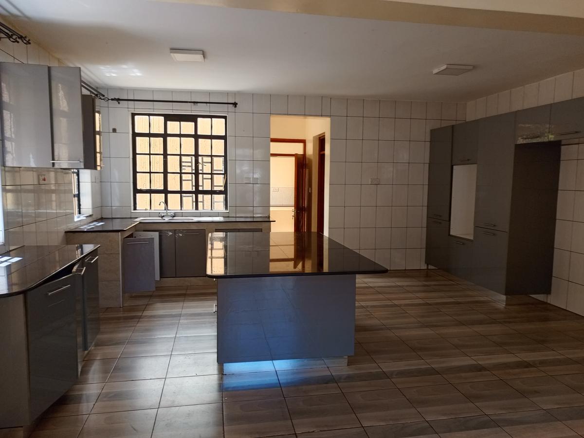 5 Bed Townhouse with En Suite in Kyuna - 4