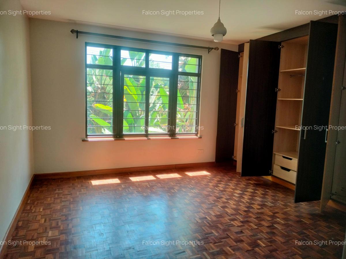 5 Bed Townhouse with Garden at Situated In Ambiance Neighborhood - 16