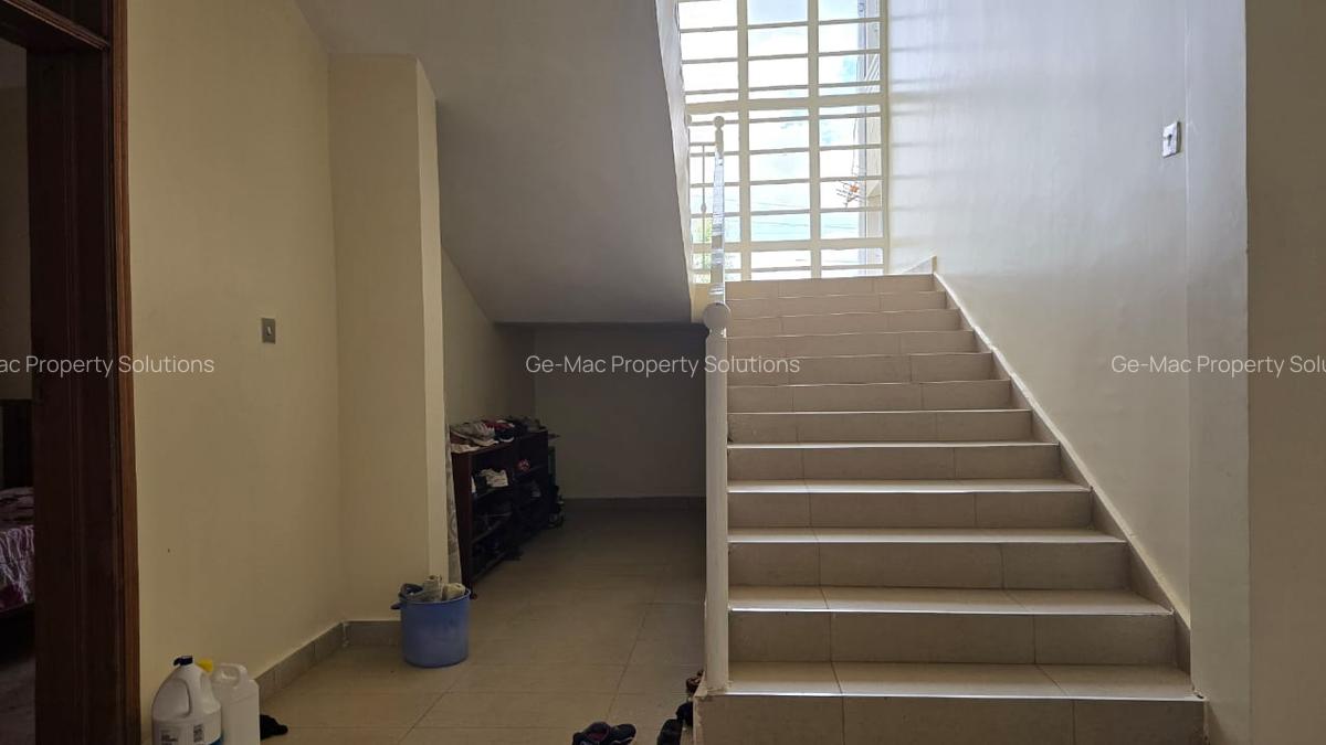 5 Bed House with En Suite in Runda - 9