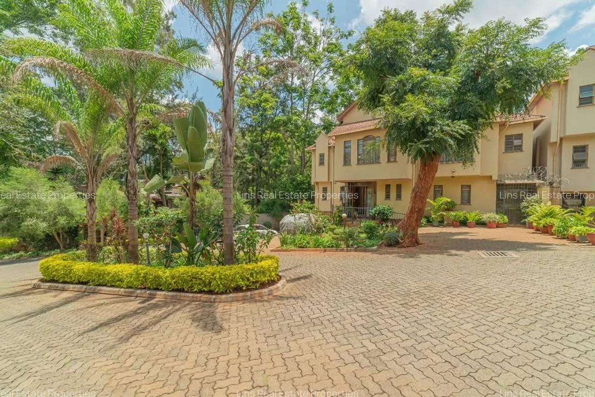 4 Bed Townhouse with En Suite in Westlands Area - 1