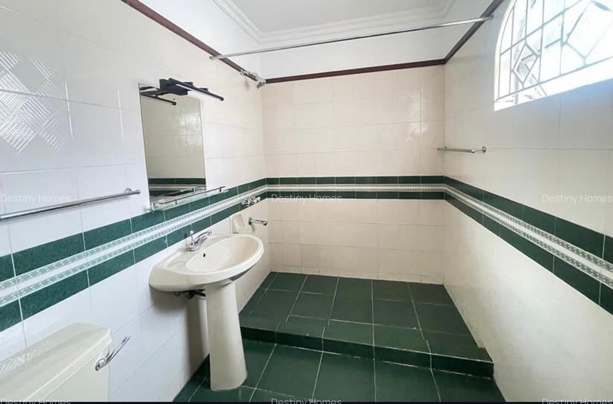 4 Bed Townhouse with En Suite in Lavington - 8