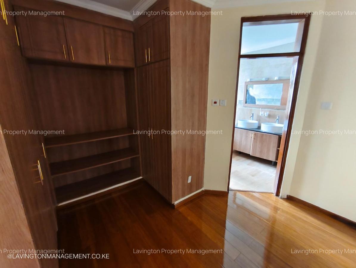 5 Bed Townhouse with En Suite at Lavington Green - 15