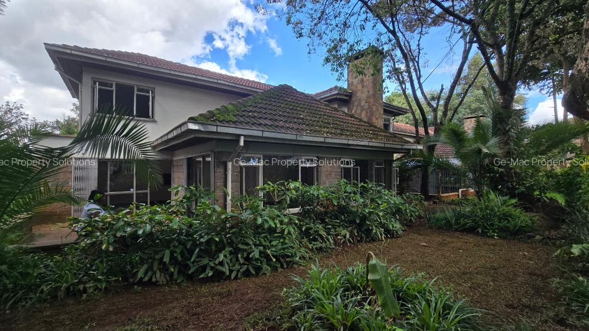 4 Bed House with En Suite in Lavington - 2