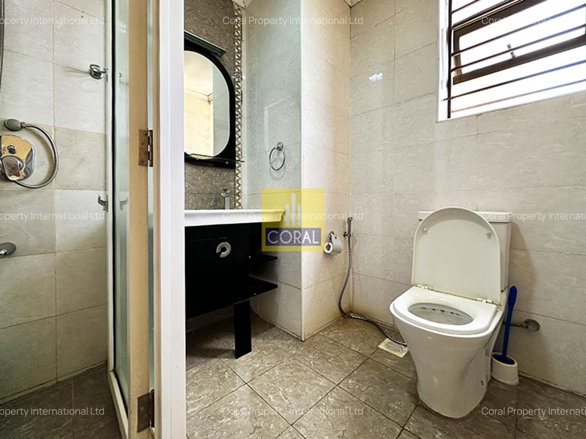 4 Bed Apartment with En Suite in Parklands - 15