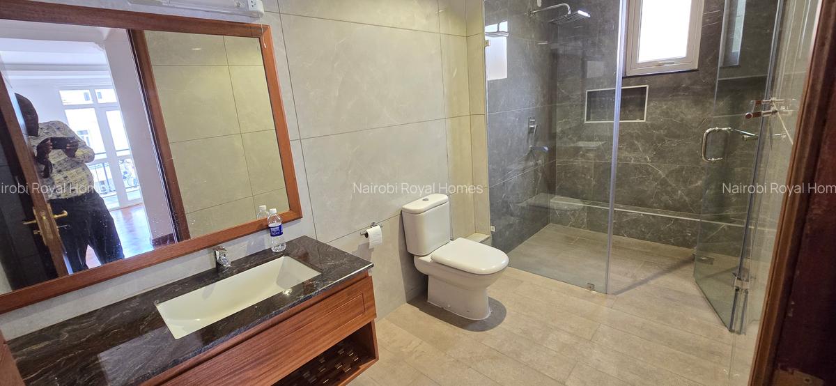 5 Bed Townhouse with En Suite at Lavington Green - 19