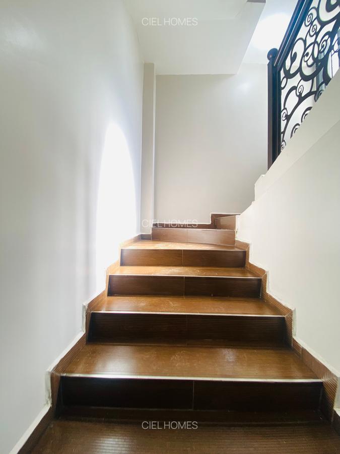 4 Bed Villa with En Suite at Eastern Bypass - 9